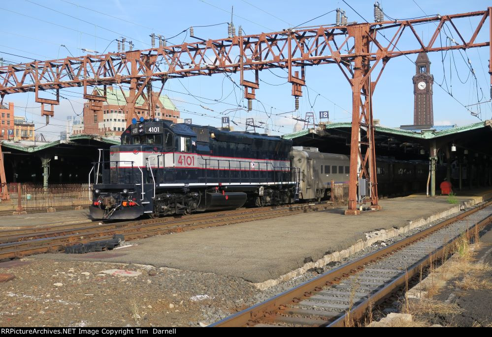 NJT 4101 backs into the station.